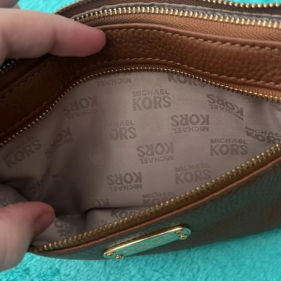 Michael Kors small handbag. Great for cocktail party - Picture 6 of 8